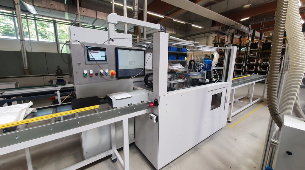 Individuelle Produktionsanlage für die automatisierte Bearbeitung von Profilen